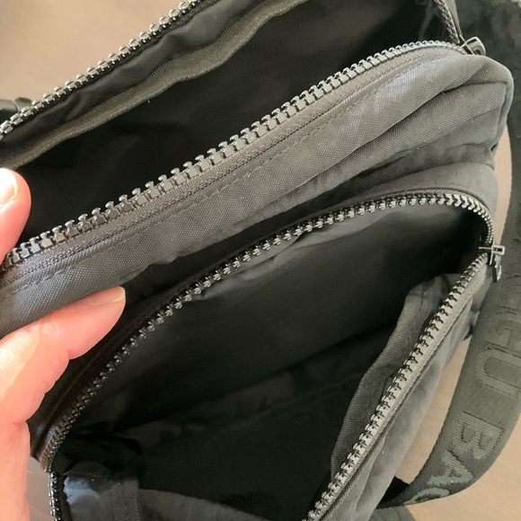 BAGGU Unisex Black Nylon Fanny Pack - Picture 8 of 15